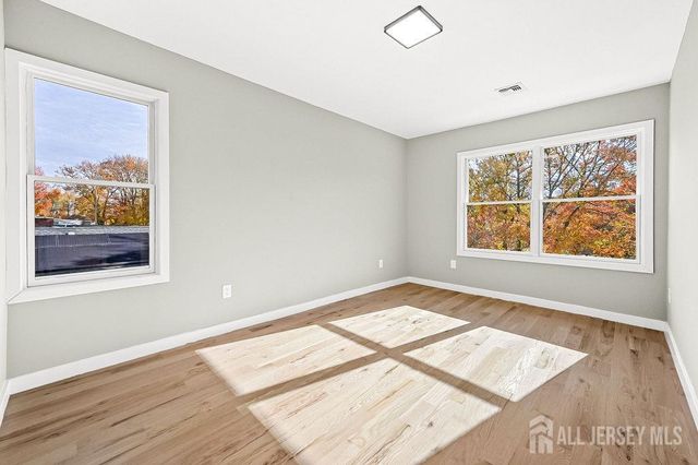 940 grove Avenue, South Amboy, NJ 08879