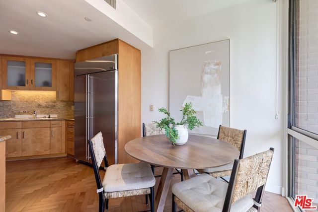 300 N Swall Drive 452, Beverly Hills, CA 90211