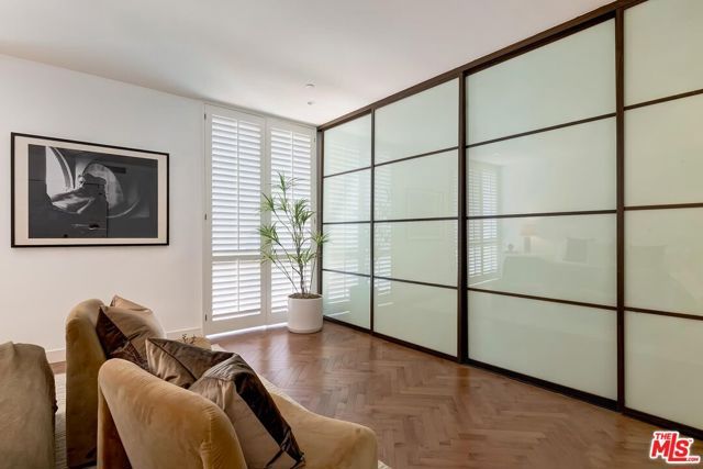 300 N Swall Drive 452, Beverly Hills, CA 90211
