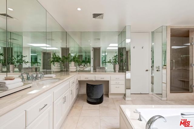 300 N Swall Drive 452, Beverly Hills, CA 90211