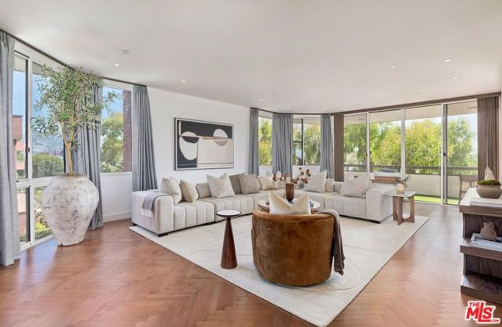 300 N Swall Drive 452, Beverly Hills, CA 90211