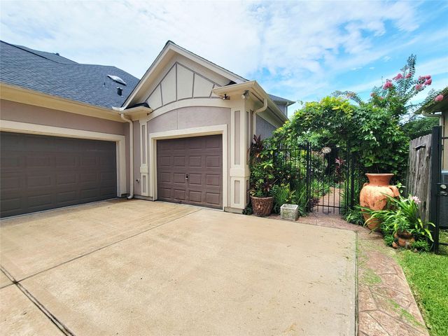 9 Camden Court, Sugar Land, TX 77479