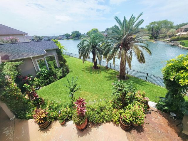 9 Camden Court, Sugar Land, TX 77479