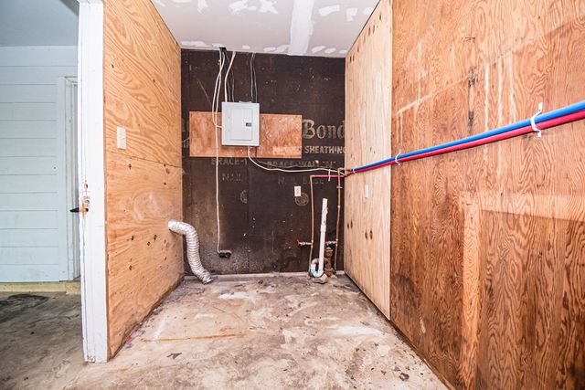 207 Plaza Dr., Daleville, AL 36322