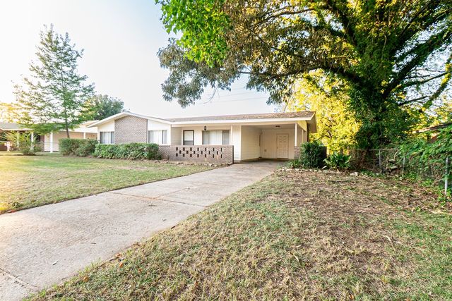 207 Plaza Dr., Daleville, AL 36322