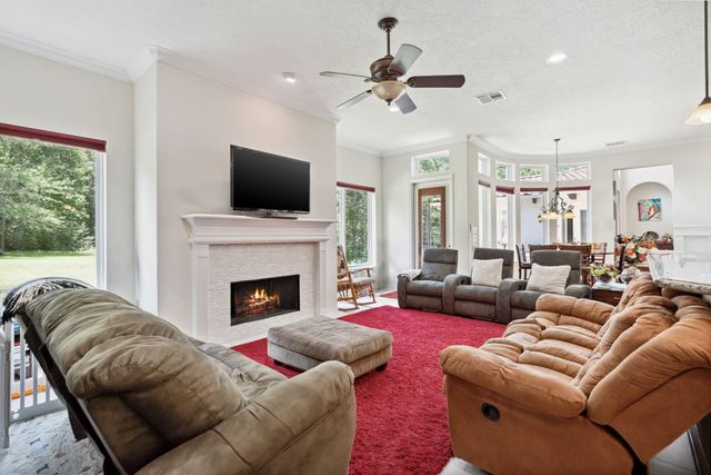 19 Shields Lane, Montgomery, TX 77356