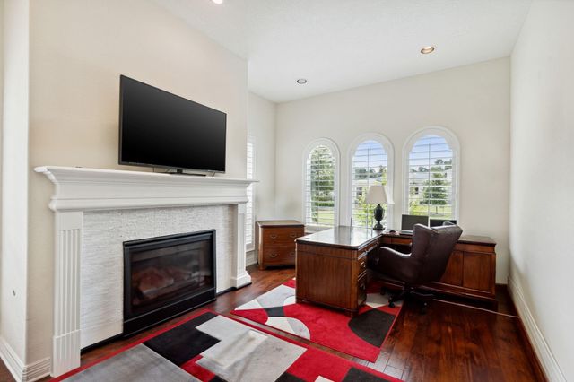 19 Shields Lane, Montgomery, TX 77356