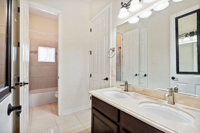 19 Shields Lane, Montgomery, TX 77356