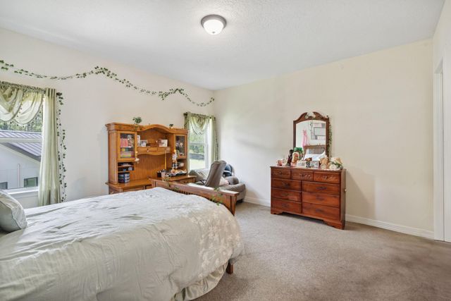 19 Shields Lane, Montgomery, TX 77356