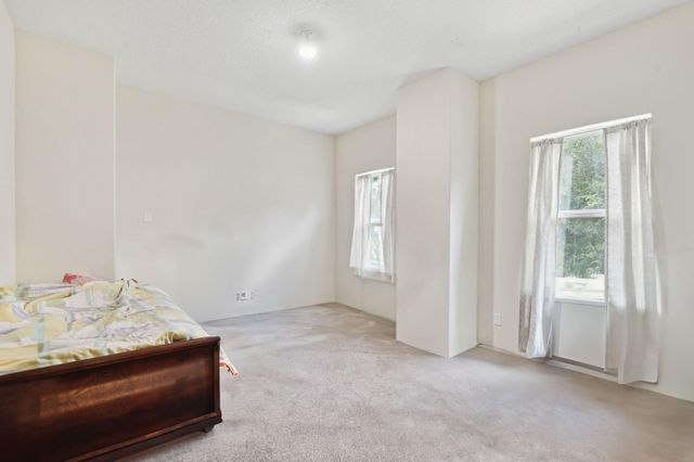 19 Shields Lane, Montgomery, TX 77356