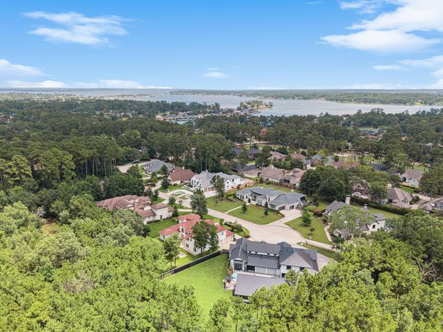 19 Shields Lane, Montgomery, TX 77356