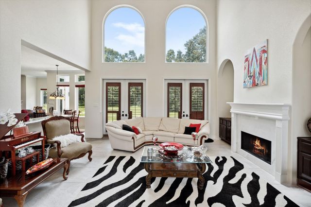 19 Shields Lane, Montgomery, TX 77356