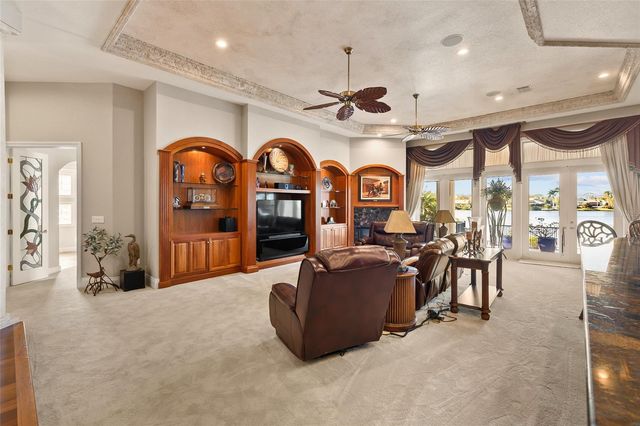 8402 TALLAHASSEE DRIVE NE, St Petersburg, FL 33702