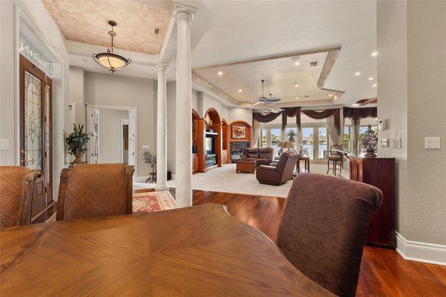 8402 TALLAHASSEE DRIVE NE, St Petersburg, FL 33702