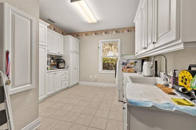 8402 TALLAHASSEE DRIVE NE, St Petersburg, FL 33702