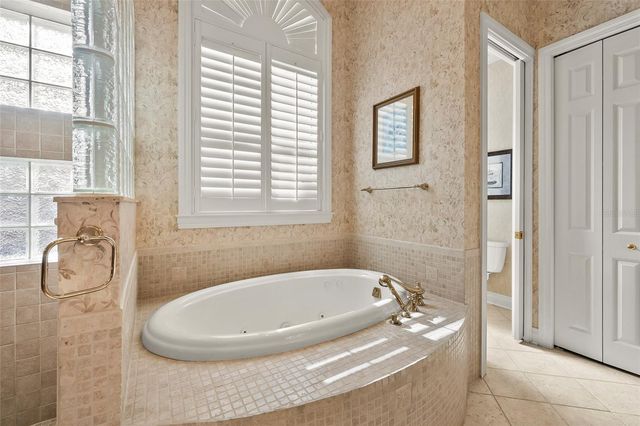 8402 TALLAHASSEE DRIVE NE, St Petersburg, FL 33702