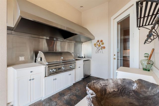 8402 TALLAHASSEE DRIVE NE, St Petersburg, FL 33702