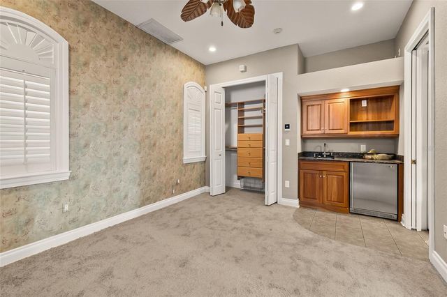 8402 TALLAHASSEE DRIVE NE, St Petersburg, FL 33702