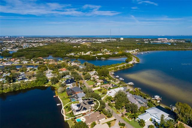 8402 TALLAHASSEE DRIVE NE, St Petersburg, FL 33702