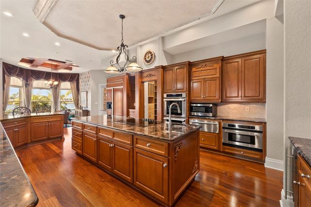 8402 TALLAHASSEE DRIVE NE, St Petersburg, FL 33702