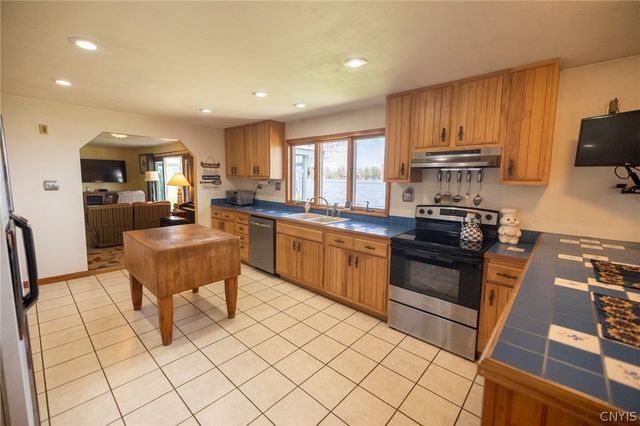 9092 Beach Road, Cicero, NY 13029