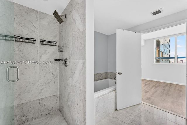 244 Biscayne Blvd 3702, Miami, FL 33132