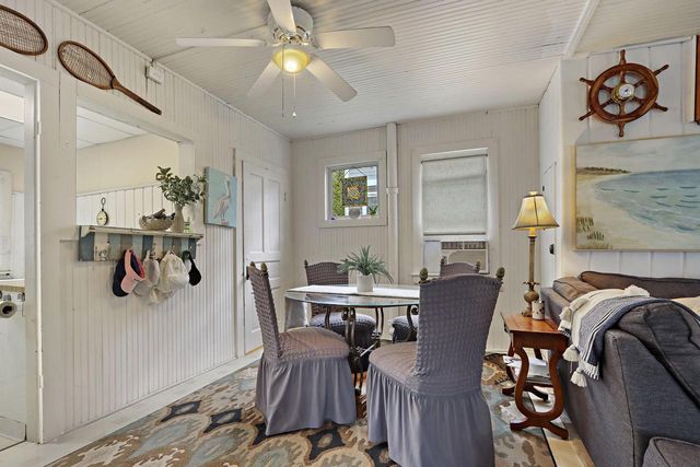 641 Hazel COURT, Fontana, WI 53125