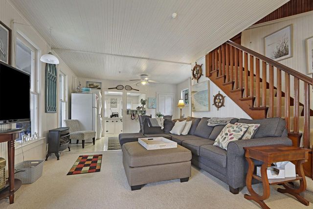 641 Hazel COURT, Fontana, WI 53125