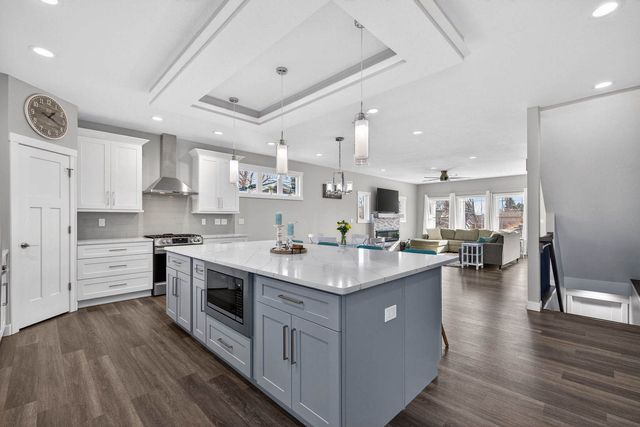 2716 W 38th Place, Davenport, IA 52806