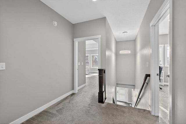 2716 W 38th Place, Davenport, IA 52806