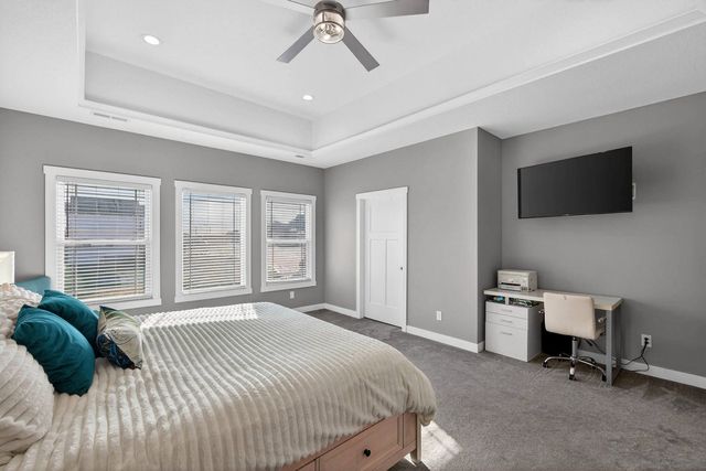 2716 W 38th Place, Davenport, IA 52806