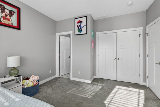 2716 W 38th Place, Davenport, IA 52806