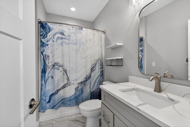 2716 W 38th Place, Davenport, IA 52806