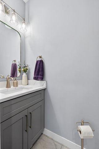 2716 W 38th Place, Davenport, IA 52806