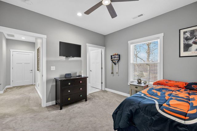 2716 W 38th Place, Davenport, IA 52806