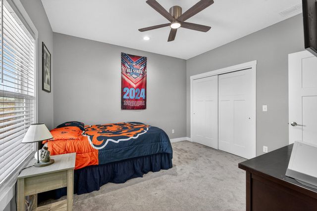 2716 W 38th Place, Davenport, IA 52806