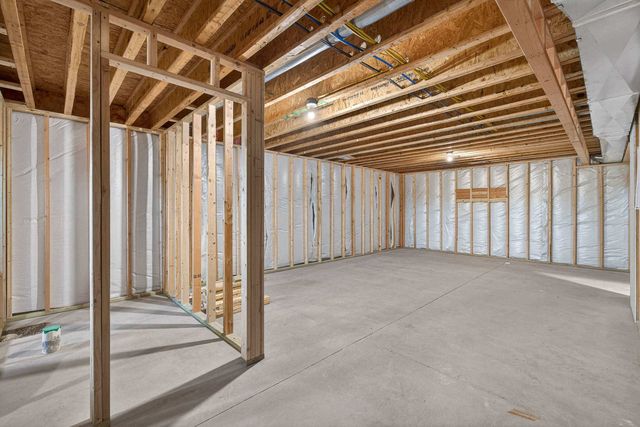 2716 W 38th Place, Davenport, IA 52806