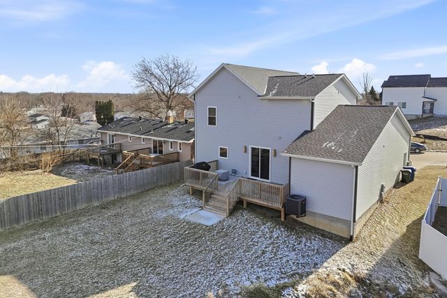 2716 W 38th Place, Davenport, IA 52806