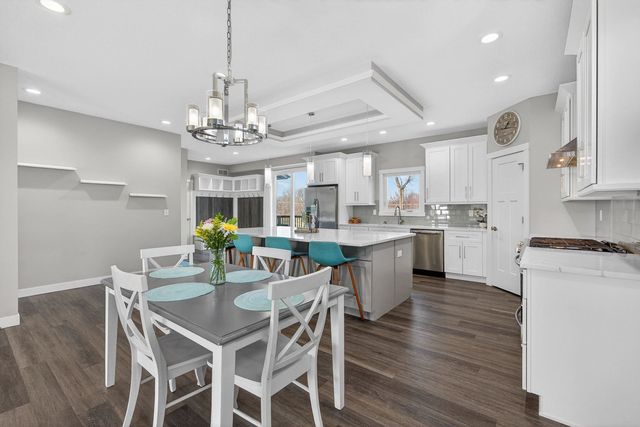 2716 W 38th Place, Davenport, IA 52806