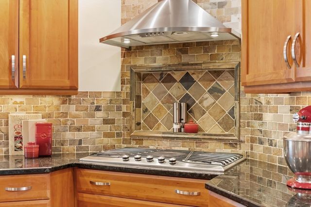 5 Overlook Circle, Westford, MA 01886