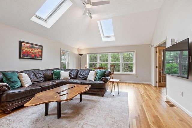5 Overlook Circle, Westford, MA 01886