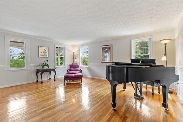 5 Overlook Circle, Westford, MA 01886