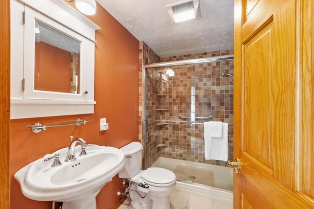 5 Overlook Circle, Westford, MA 01886