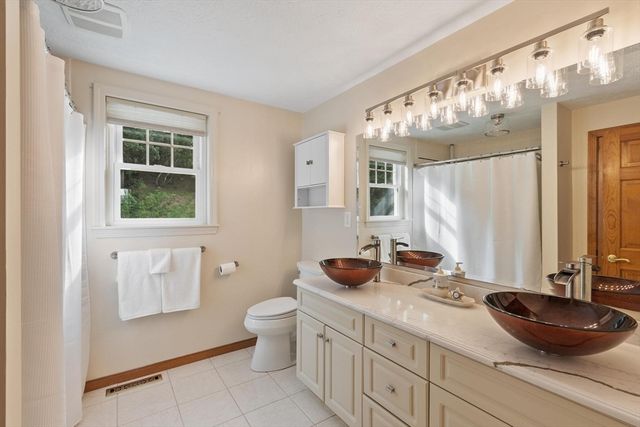 5 Overlook Circle, Westford, MA 01886