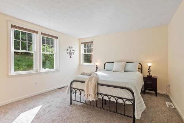 5 Overlook Circle, Westford, MA 01886