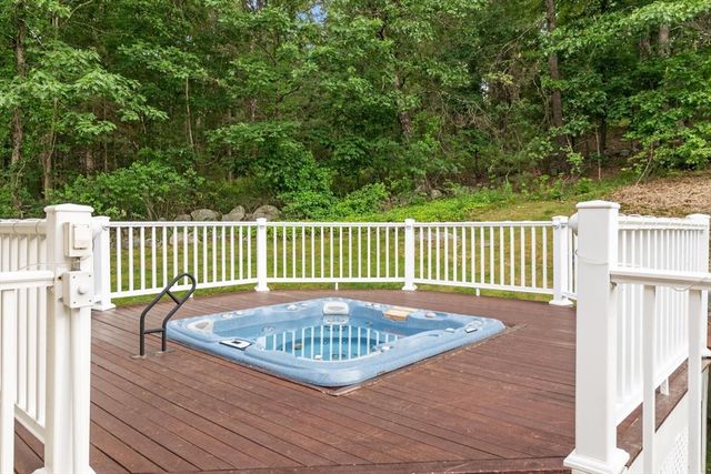 5 Overlook Circle, Westford, MA 01886
