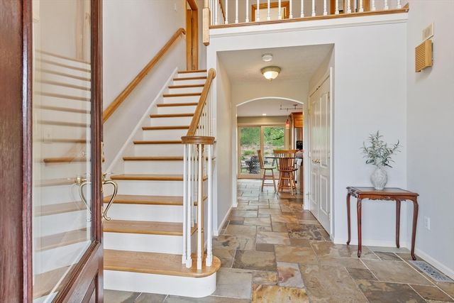 5 Overlook Circle, Westford, MA 01886