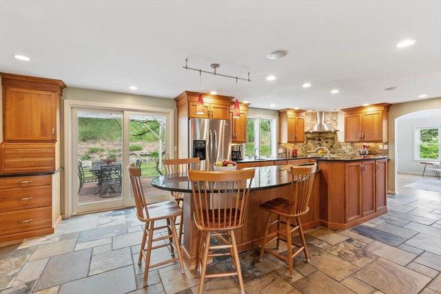 5 Overlook Circle, Westford, MA 01886