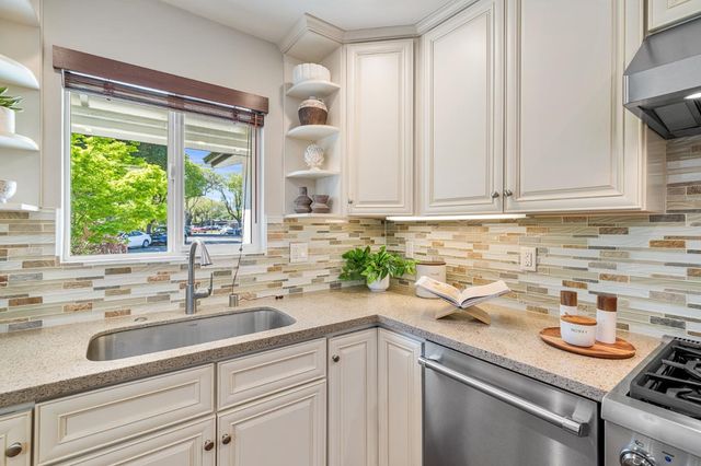 175 La Canada Court, Los Gatos, CA 95032