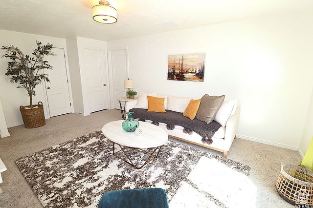 6823 W BOTTLEBRUSH LN, West Jordan, UT 84081